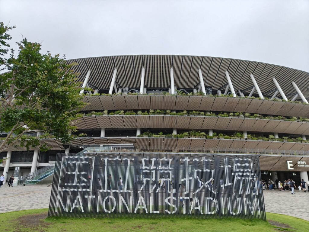 国立競技場の看板前